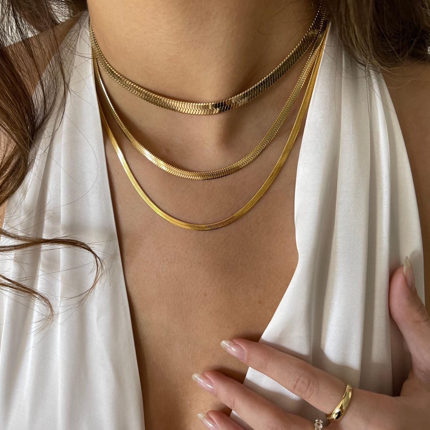 Shining snake necklace