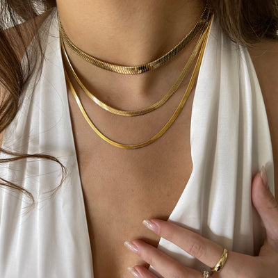 Shining snake necklace