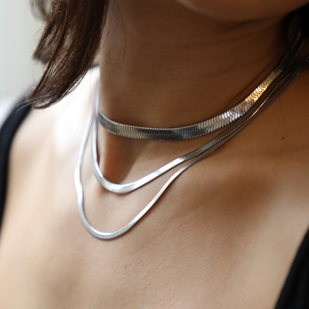 Shining snake necklace