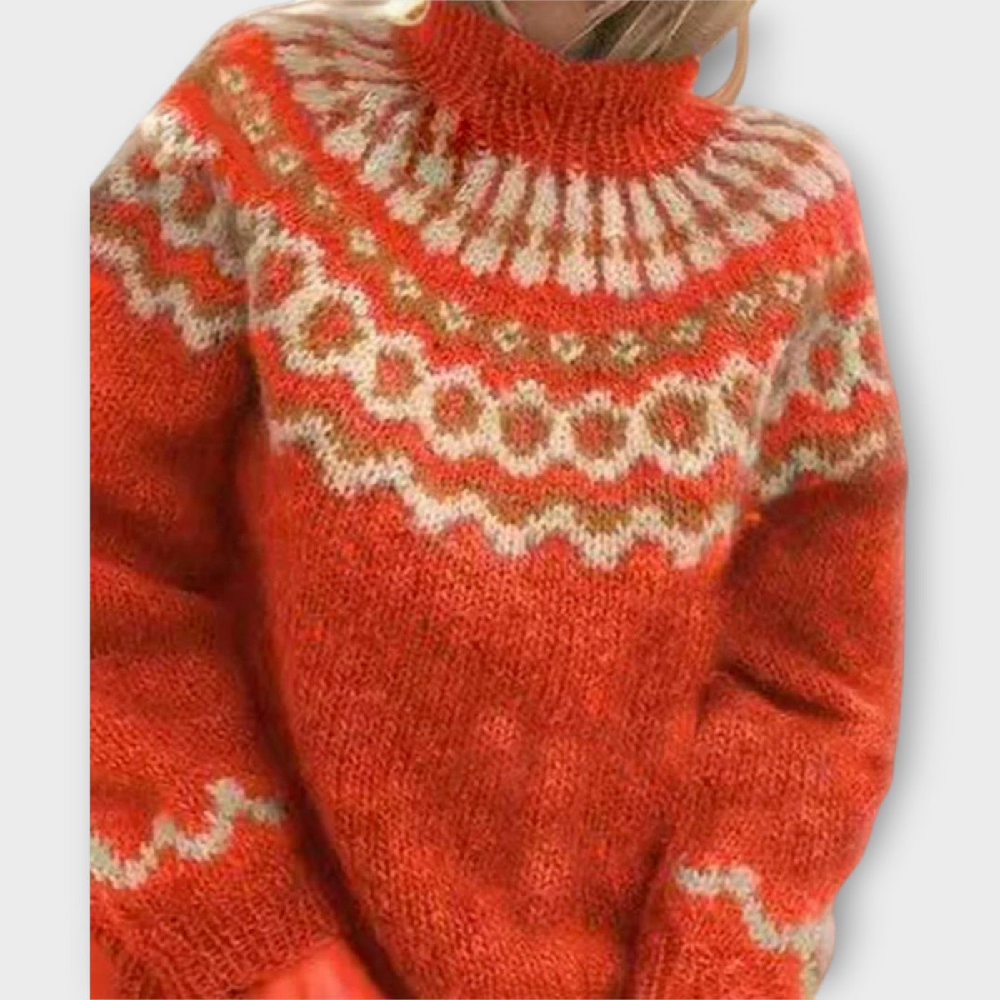 Knitted sweater with patterned collar