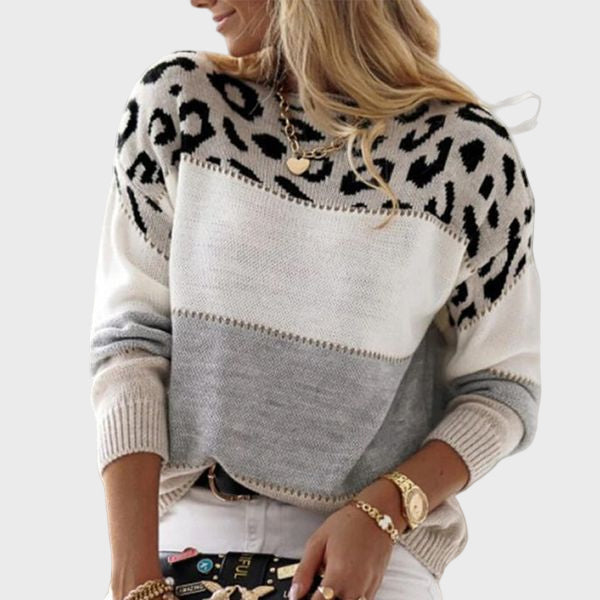 Comfortable knitted sweater with animal print