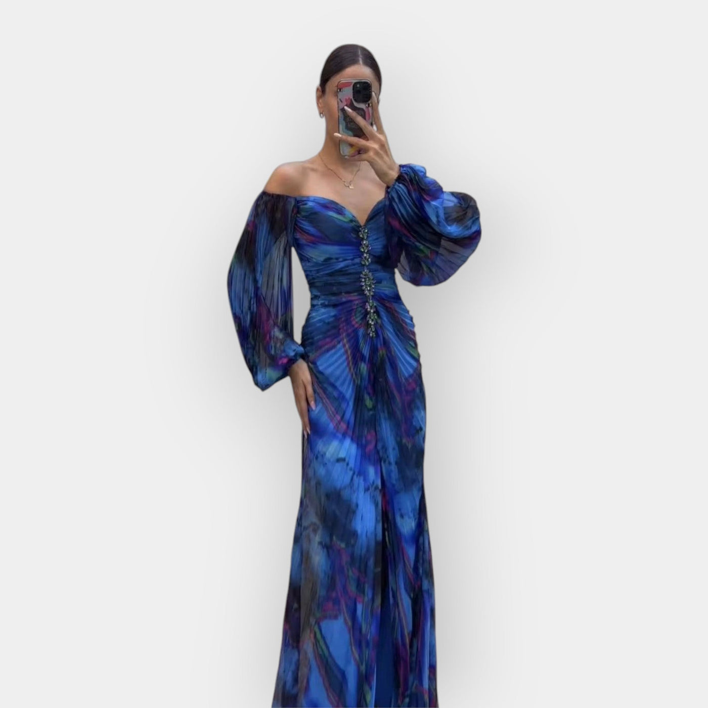 Airy dress with a slit