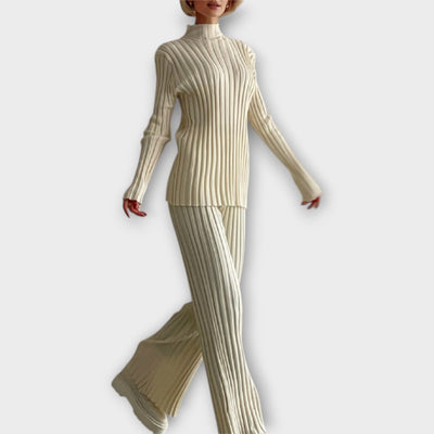 Knitted set with a modern design