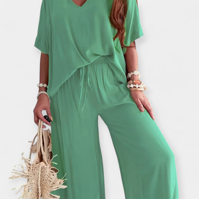 Airy set with wide trousers and a loose blouse