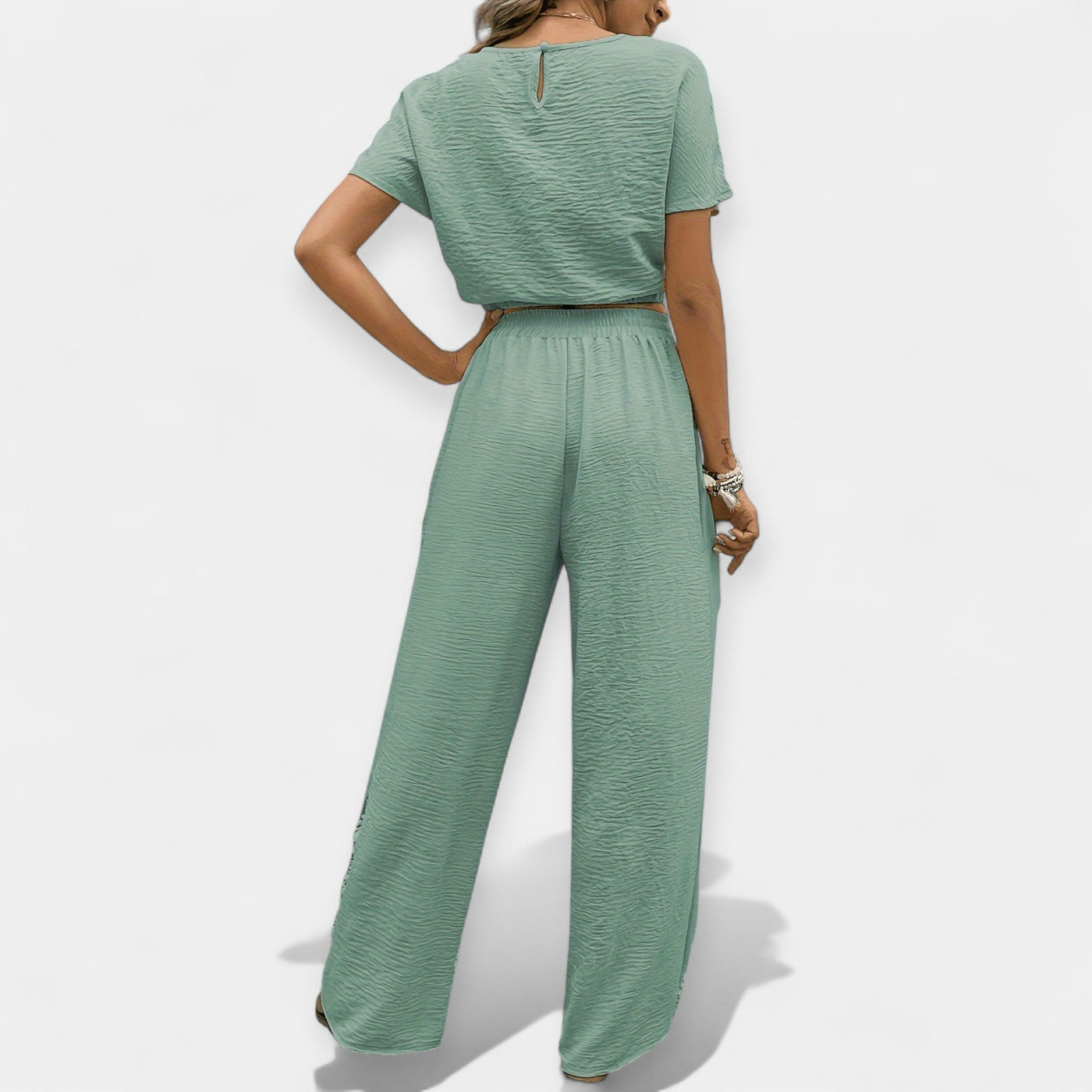 Stylish and wide-cut set