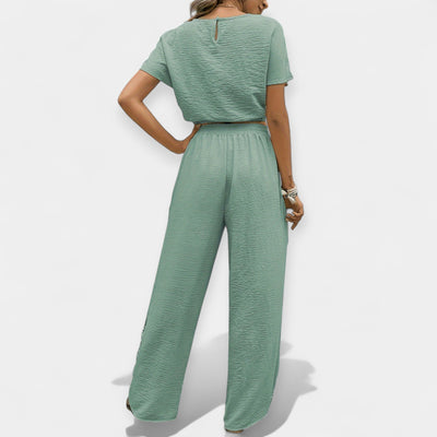 Stylish and wide-cut set