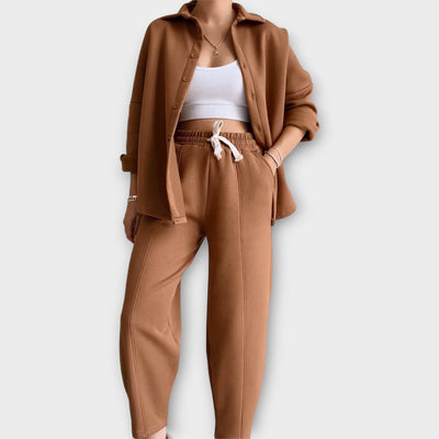 Set with buttons and elegant lines