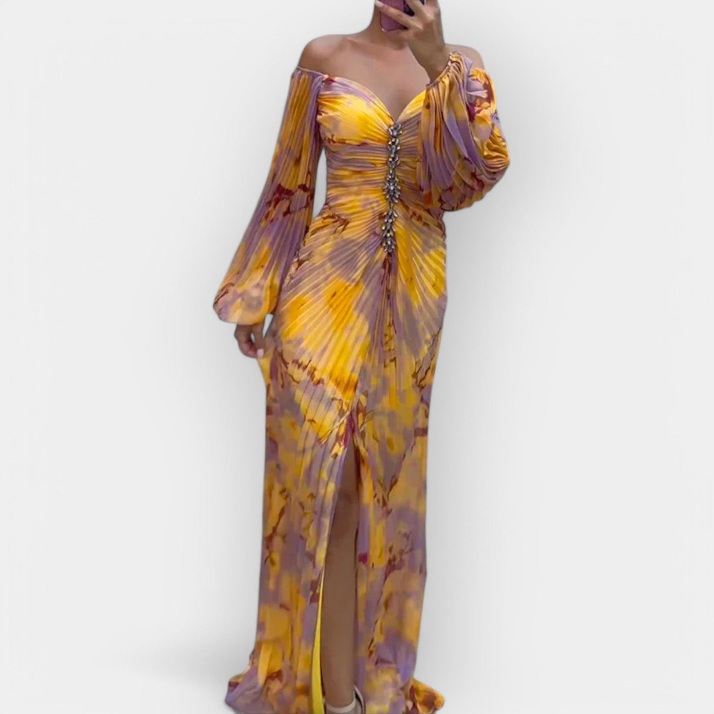 Airy dress with a slit