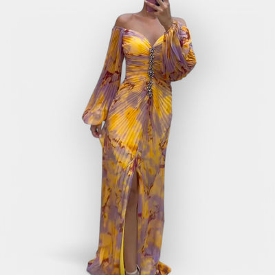 Airy dress with a slit