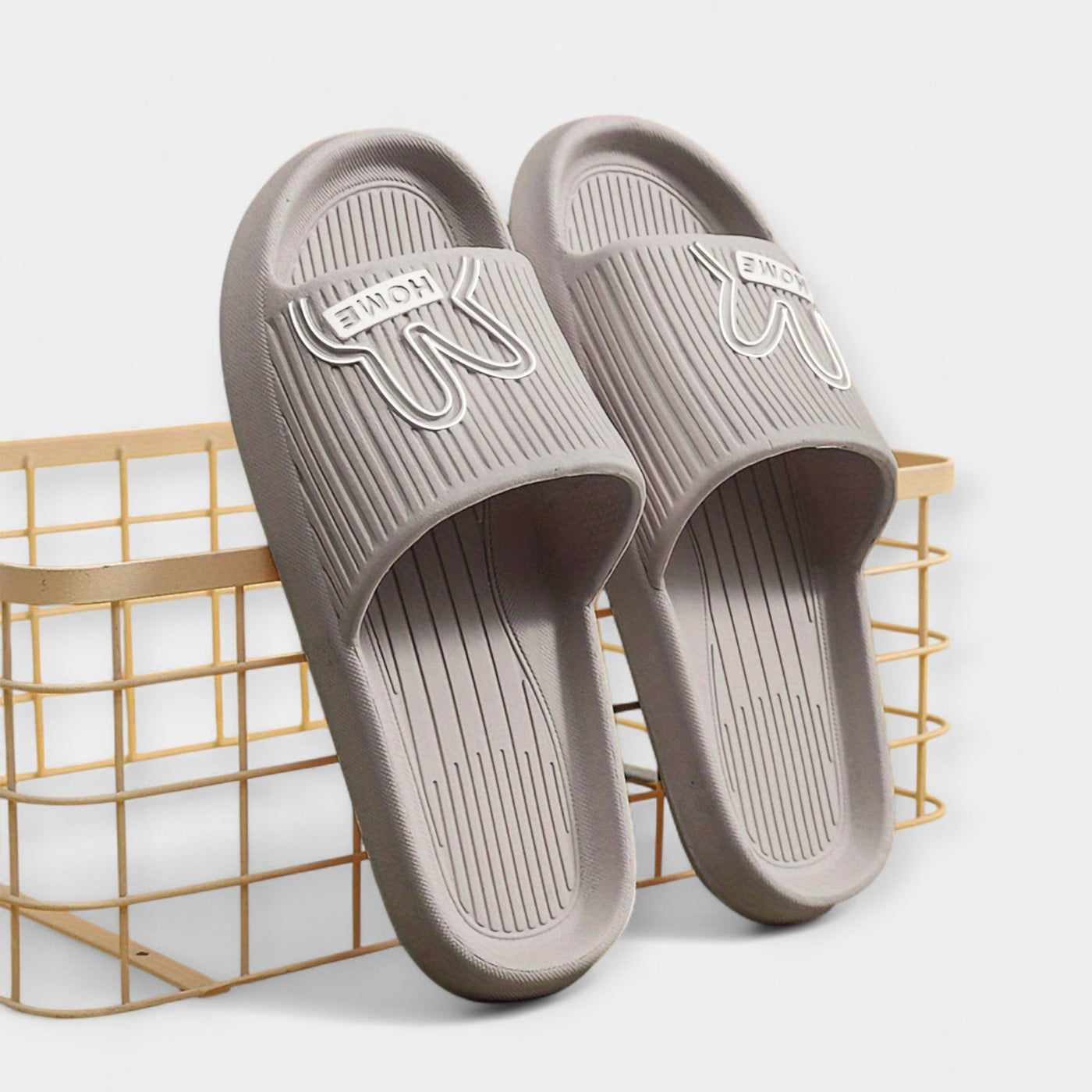 Women's slippers with cartoon design