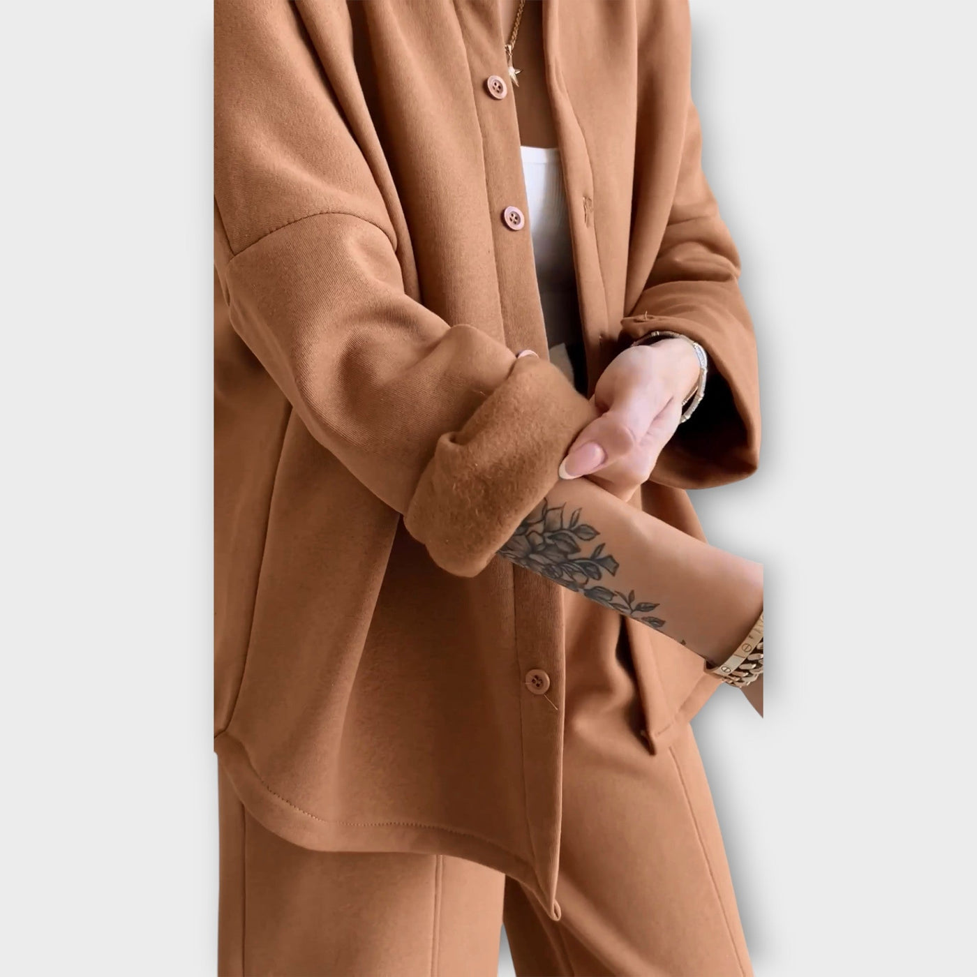 Set with buttons and elegant lines