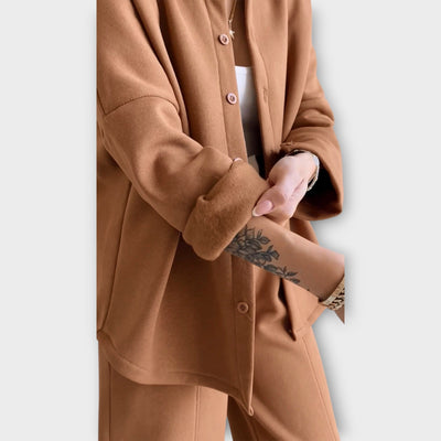 Set with buttons and elegant lines