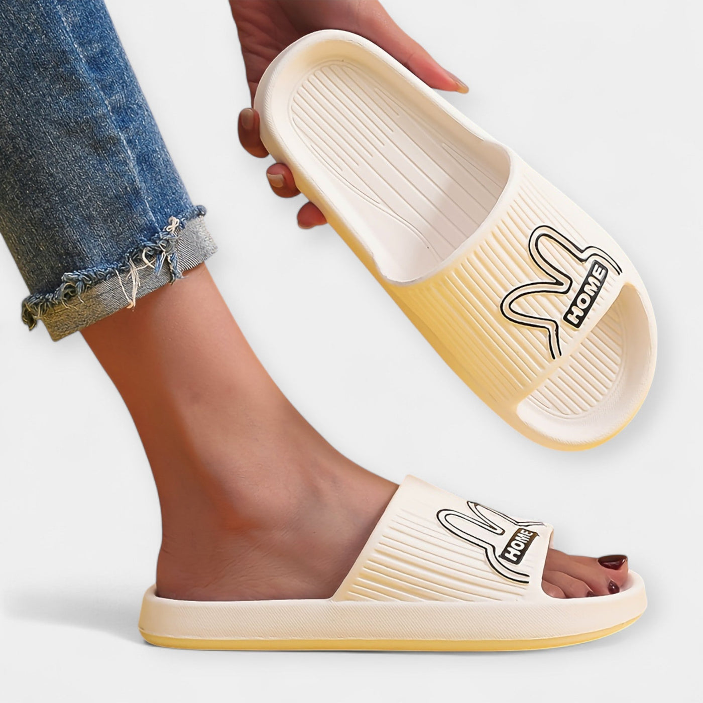 Women's slippers with cartoon design