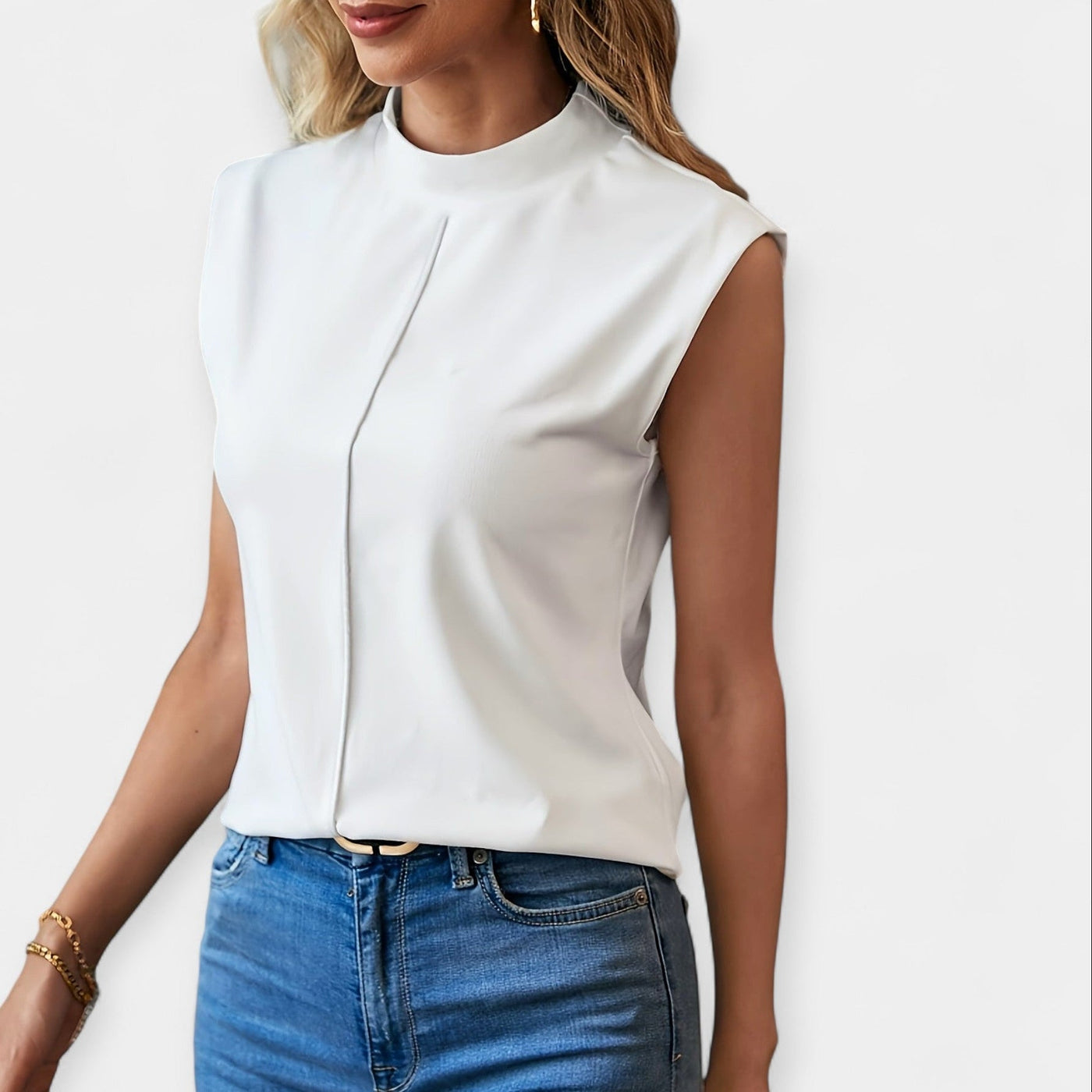 Elegant sleeveless shirt