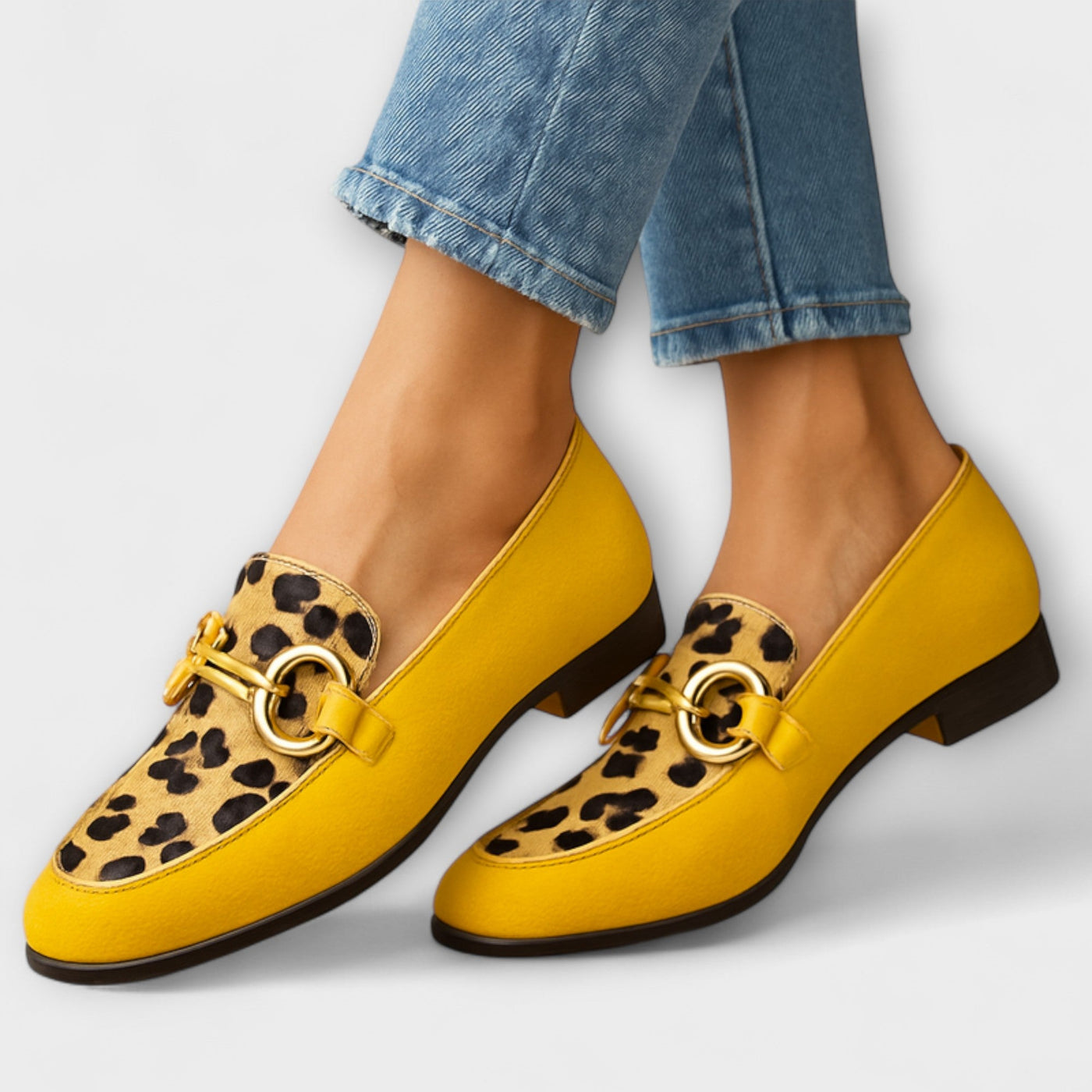 Vibrant loafers with leopard print