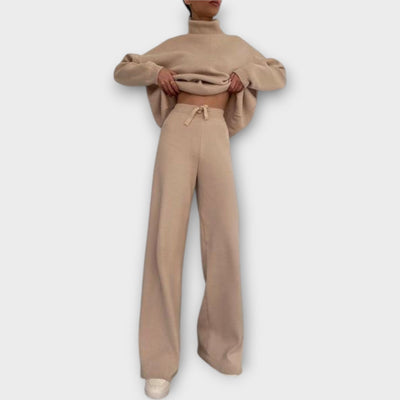 Knitted set with high neck and trousers