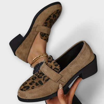 Stylish loafers with leopard print