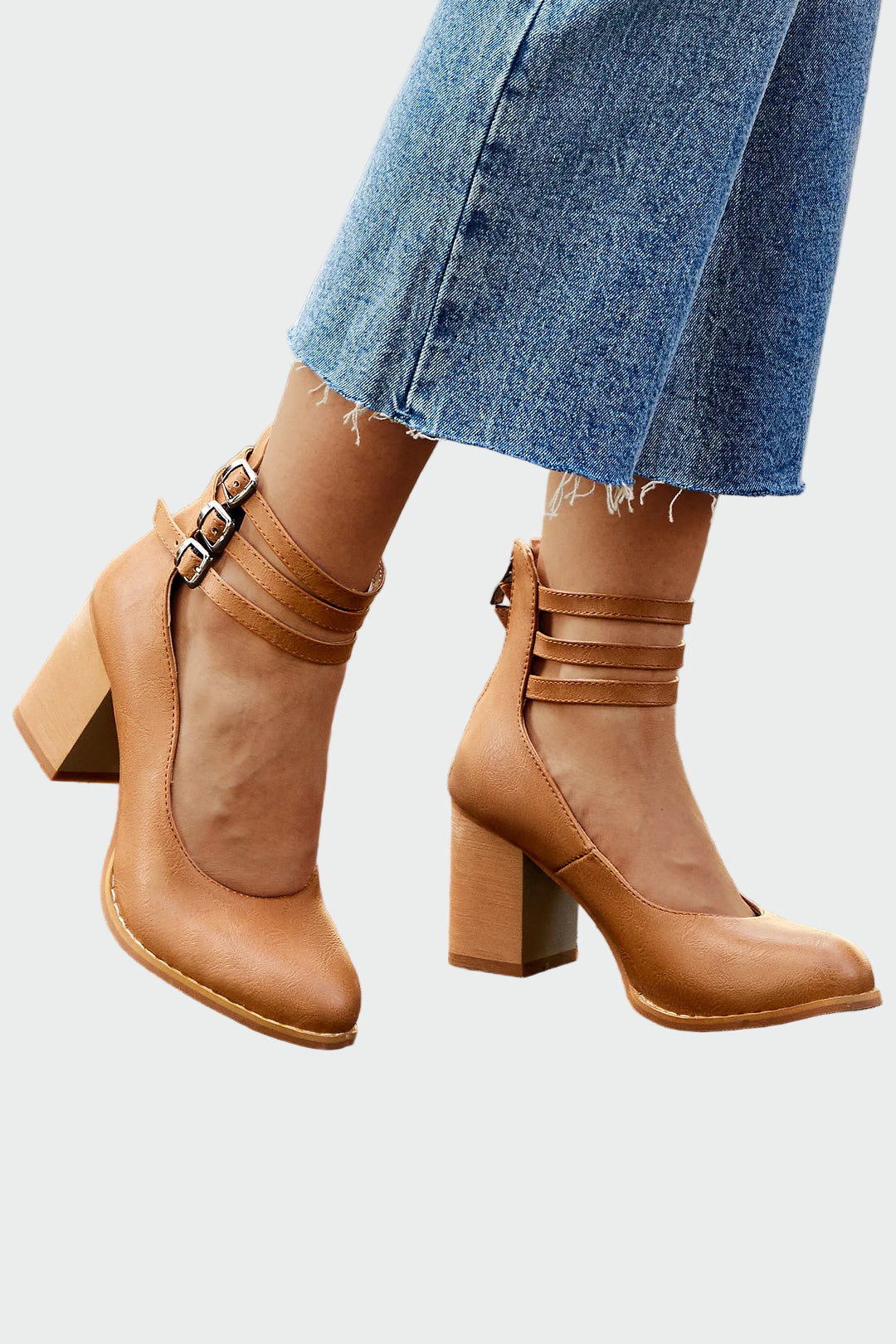 Elegant sandals with block heels