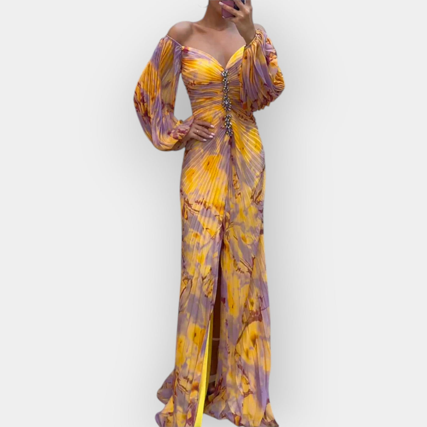 Airy dress with a slit