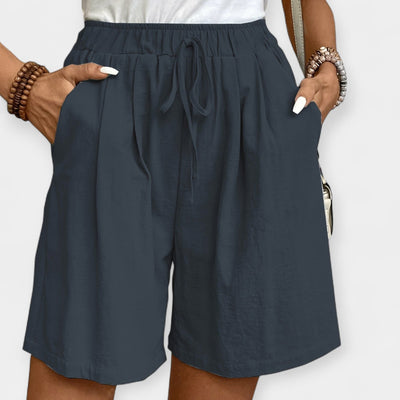 Shorts with an airy texture