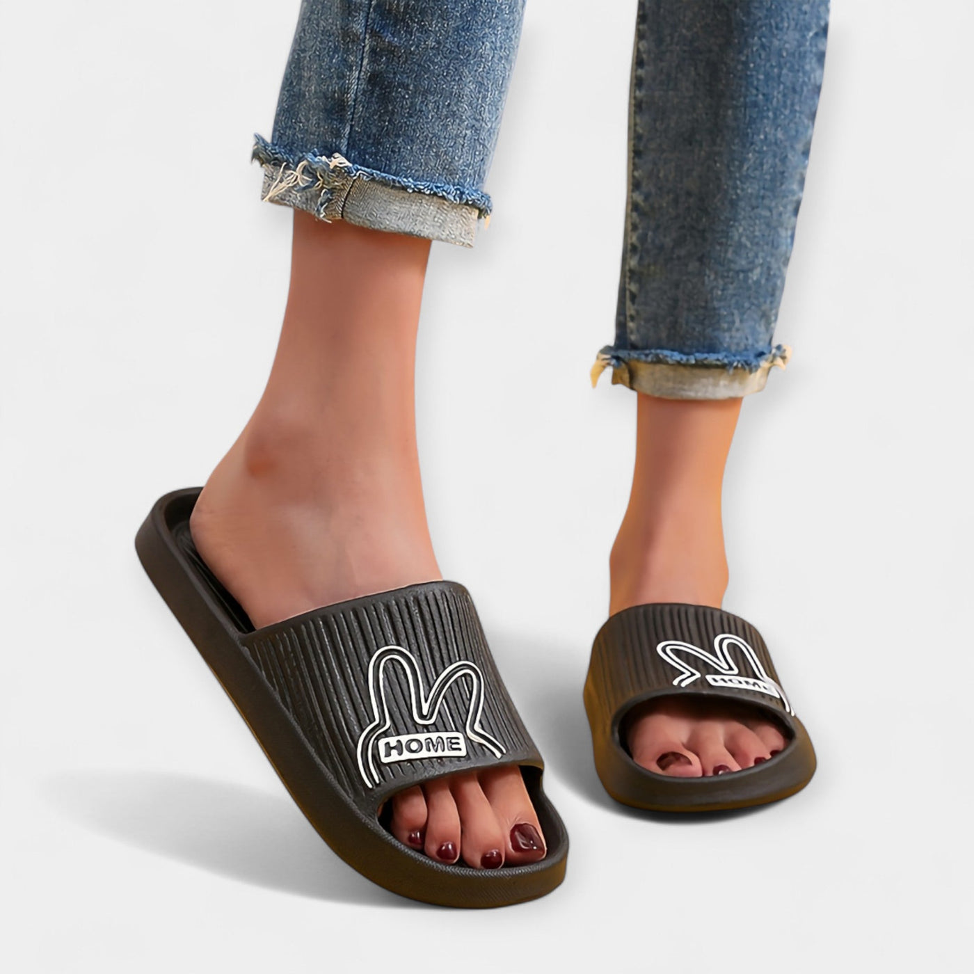 Women's slippers with cartoon design