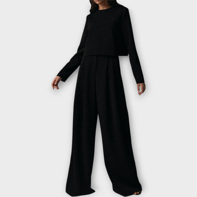 A set of elegant simplicity and timeless style