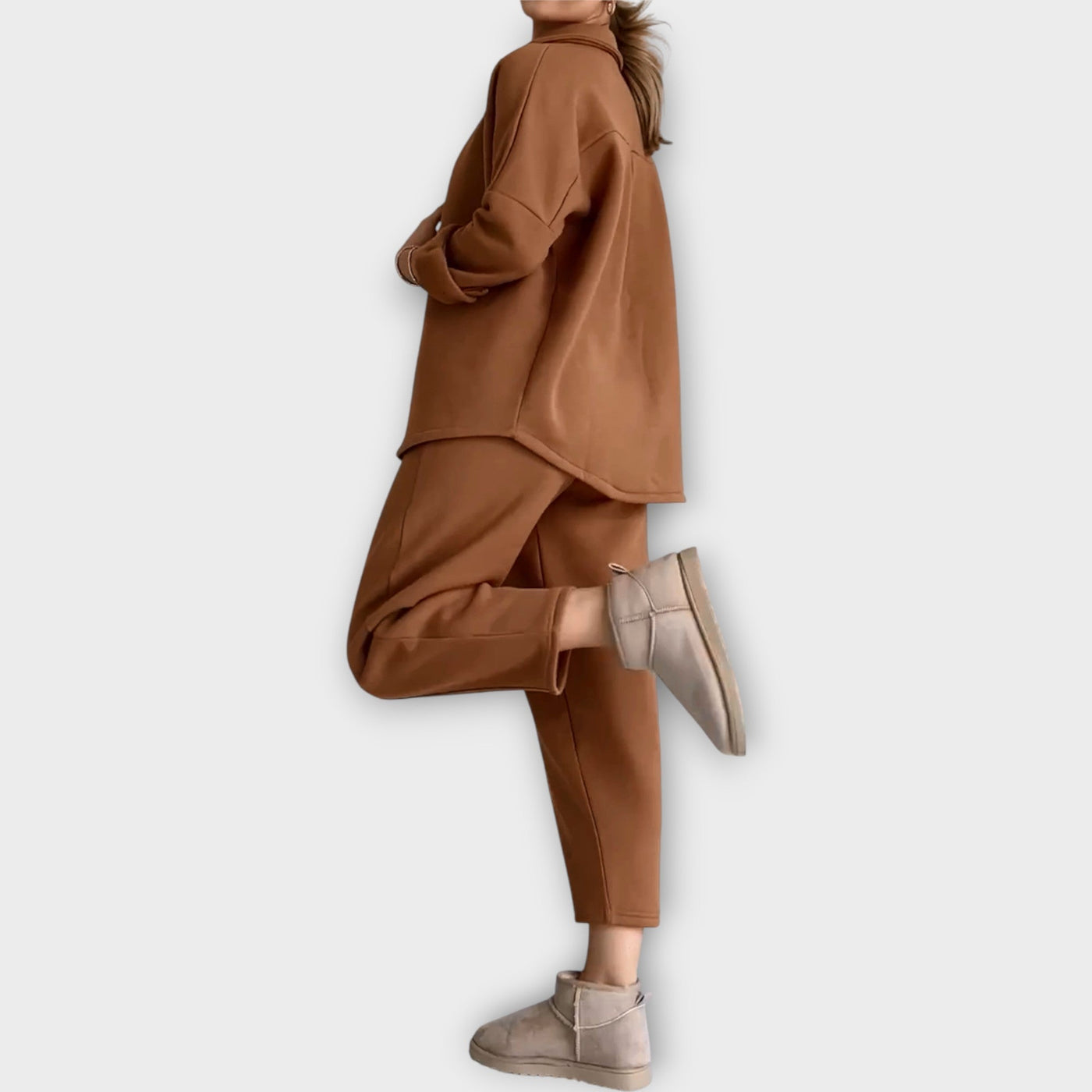 Set with buttons and elegant lines