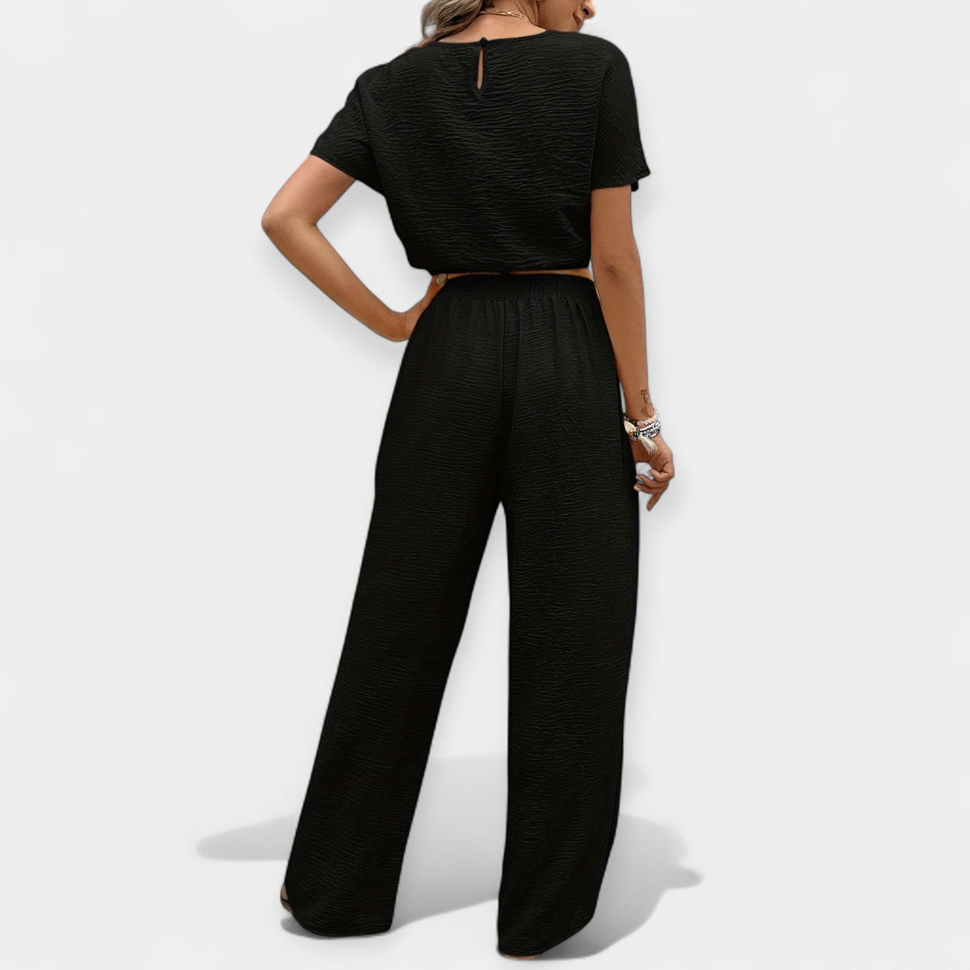 Stylish and wide-cut set