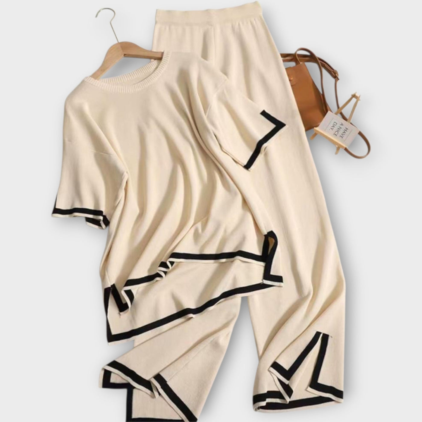 Short-sleeved knitted set with a wide cut