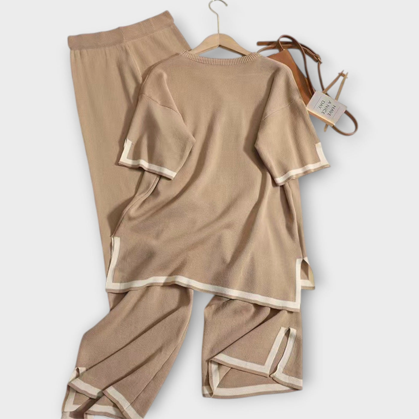 Short-sleeved knitted set with a wide cut