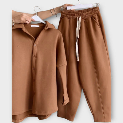 Set with buttons and elegant lines