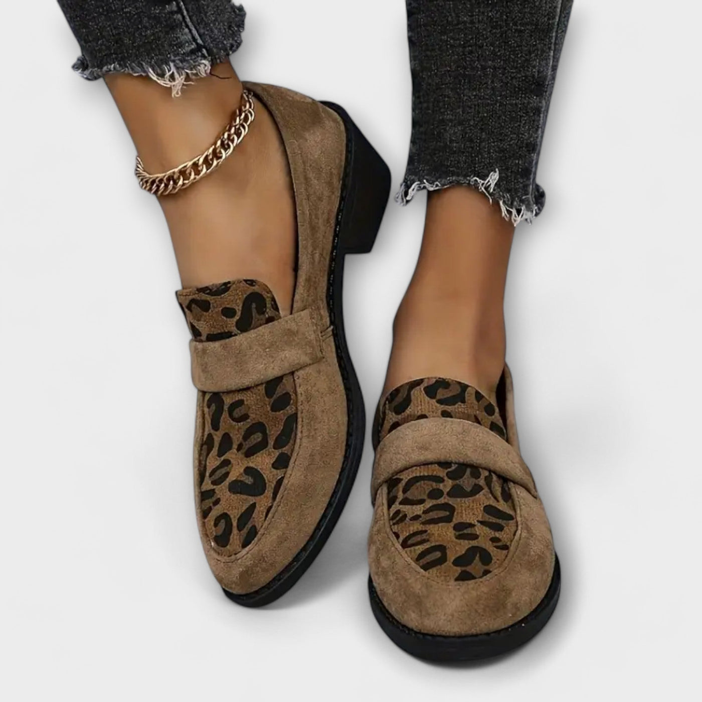 Stylish loafers with leopard print
