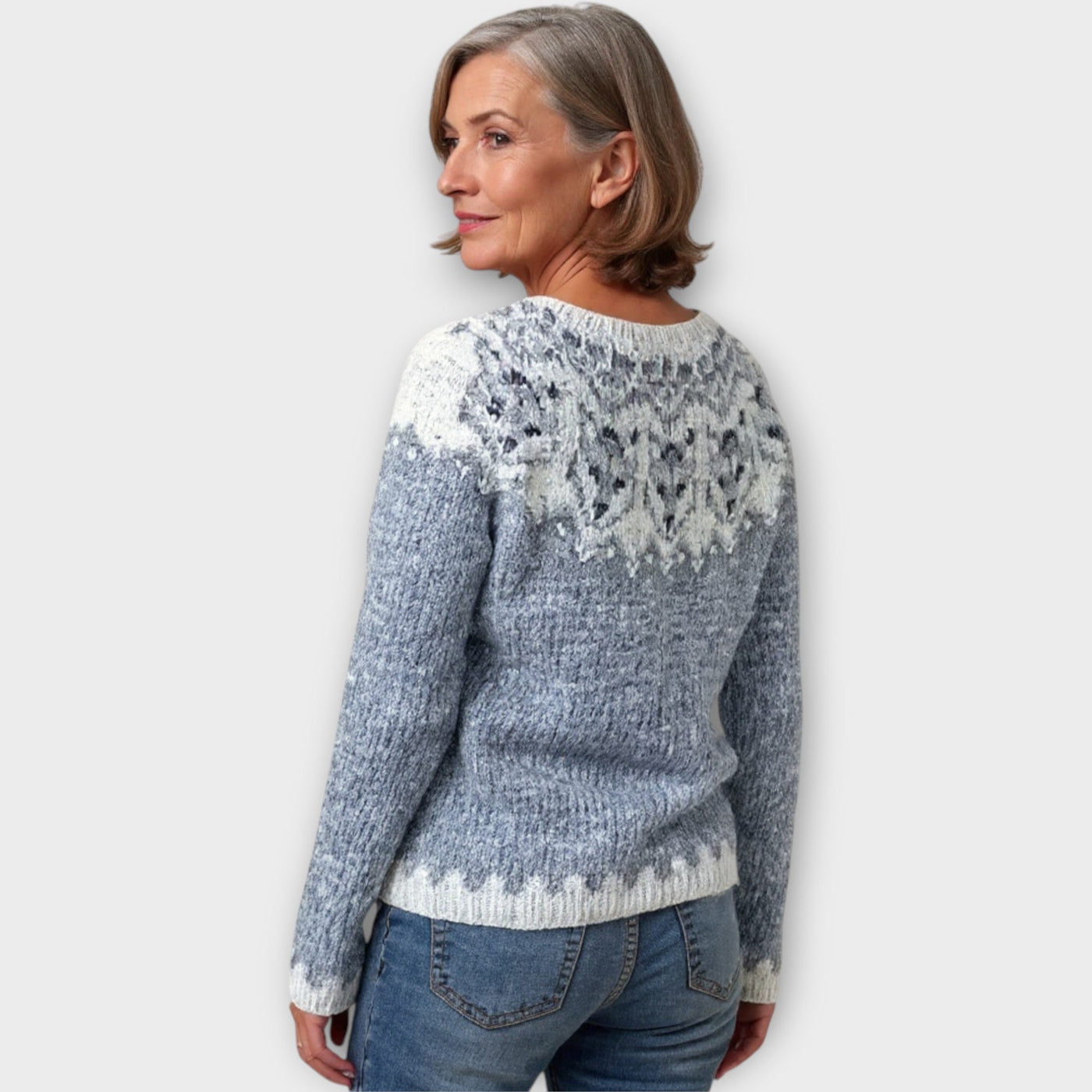 Sweater with distinctive patterns