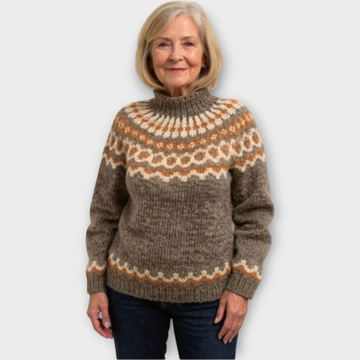 Knitted sweater with patterned collar