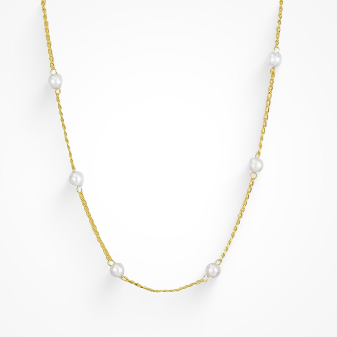 Delicate pearl necklace