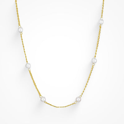 Delicate pearl necklace