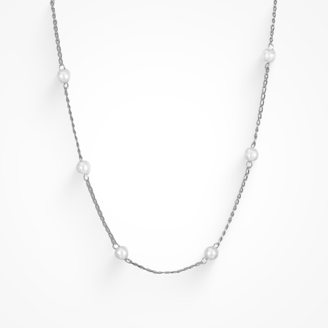 Delicate pearl necklace