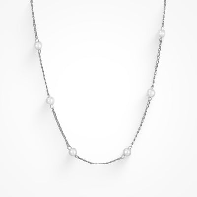 Delicate pearl necklace