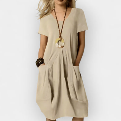 Cotton dress with a flattering line